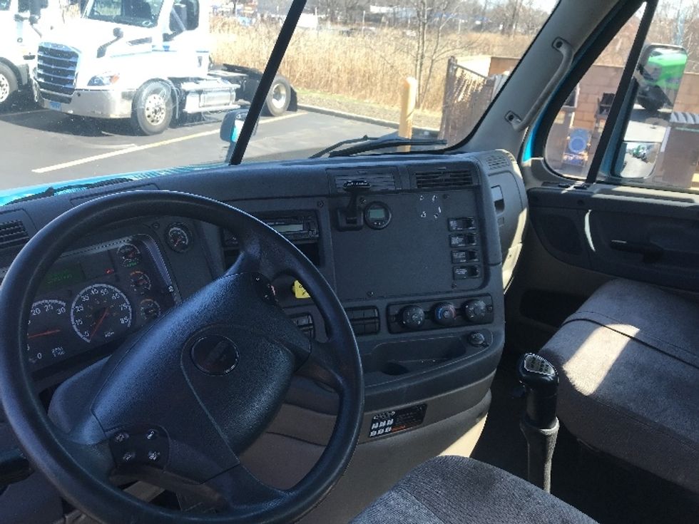 Day Cab Tractor-Heavy Duty Tractors-Freightliner-2017-Cascadia 12564ST-Westfield-MA-349,600\n\t\tmiles-$ 33,000 - Image 10