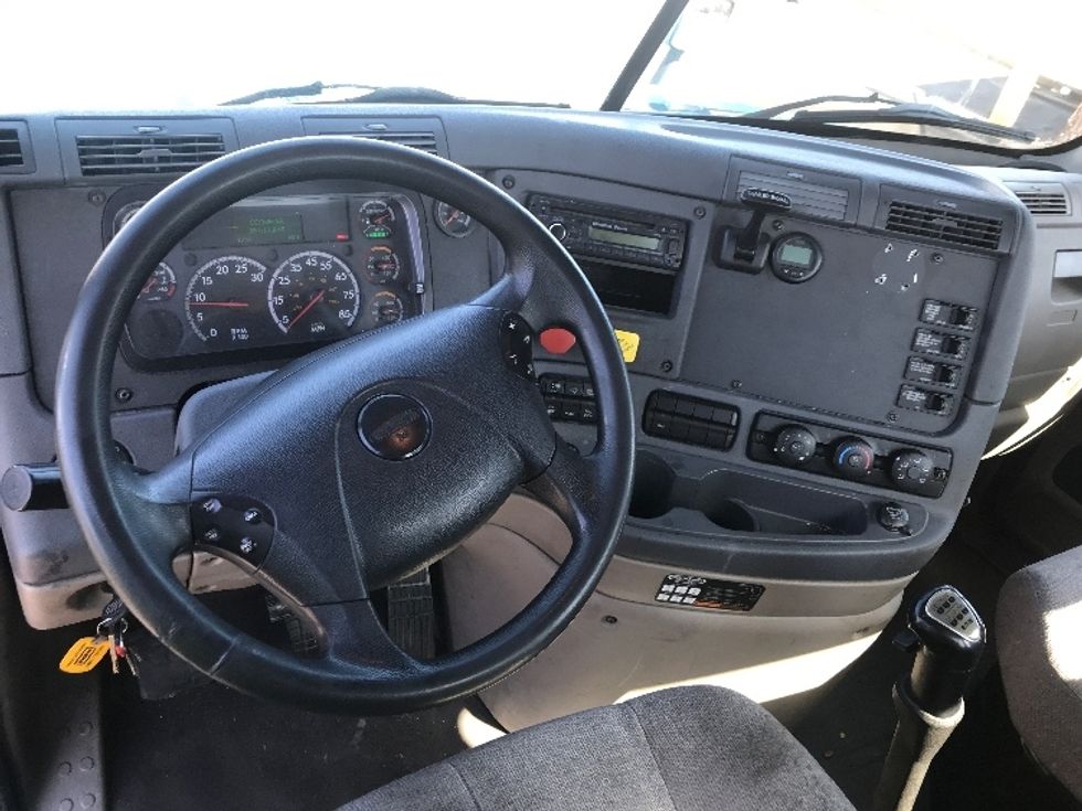 Day Cab Tractor-Heavy Duty Tractors-Freightliner-2017-Cascadia 12564ST-Westfield-MA-349,600\n\t\tmiles-$ 33,000 - Image 11