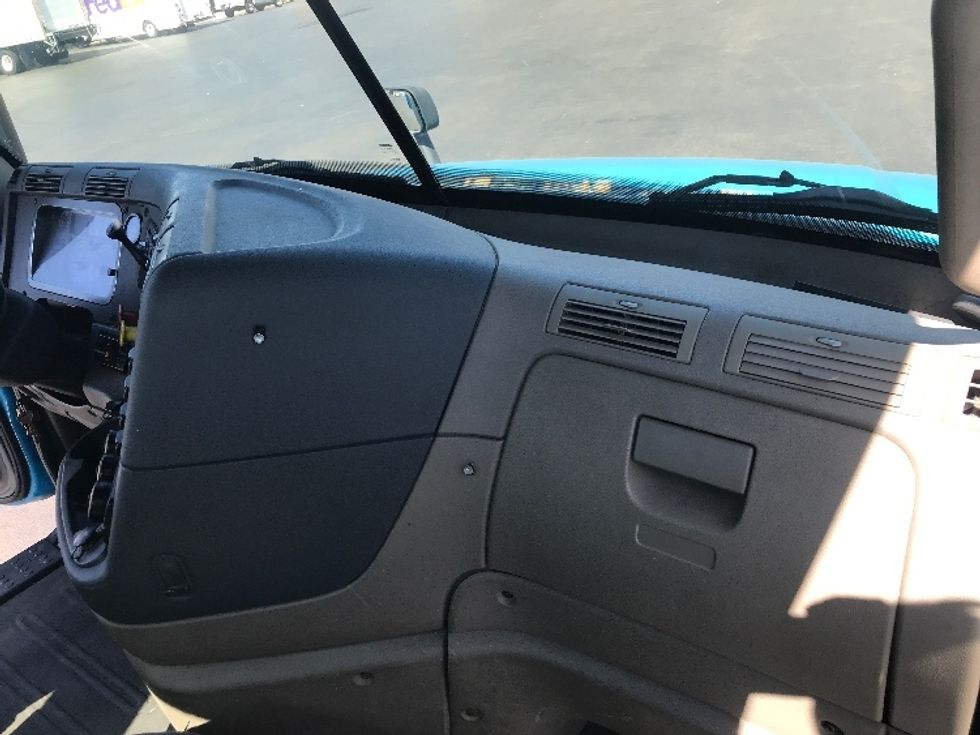 Day Cab Tractor-Heavy Duty Tractors-Freightliner-2017-Cascadia 12564ST-Westfield-MA-349,600\n\t\tmiles-$ 33,000 - Image 13