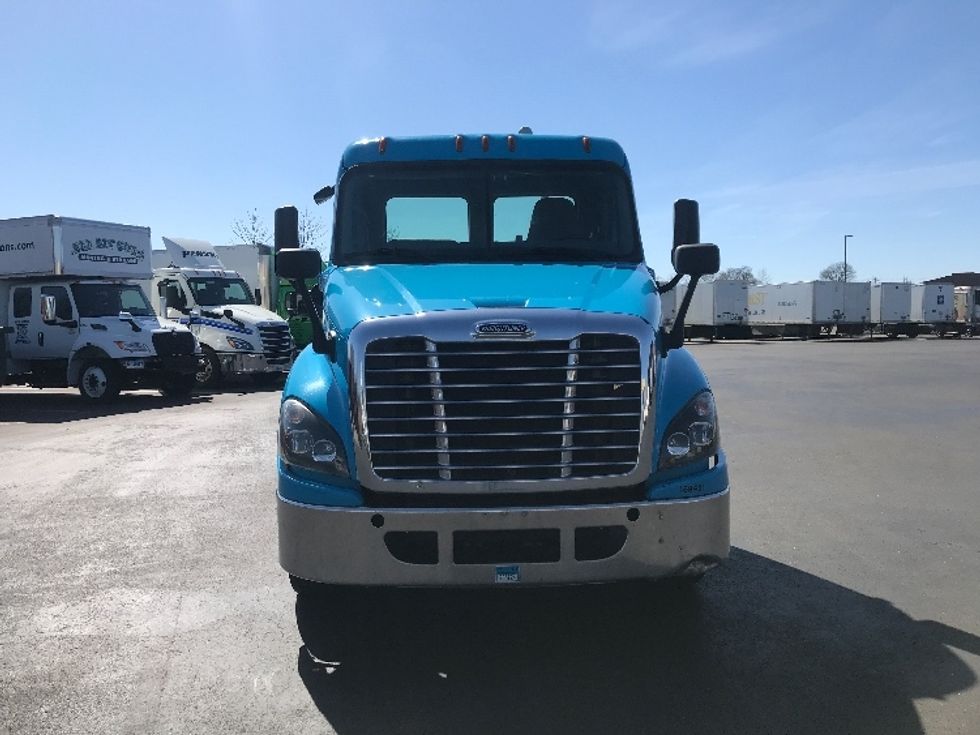 Day Cab Tractor-Heavy Duty Tractors-Freightliner-2017-Cascadia 12564ST-Westfield-MA-349,600\n\t\tmiles-$ 33,000 - Image 2