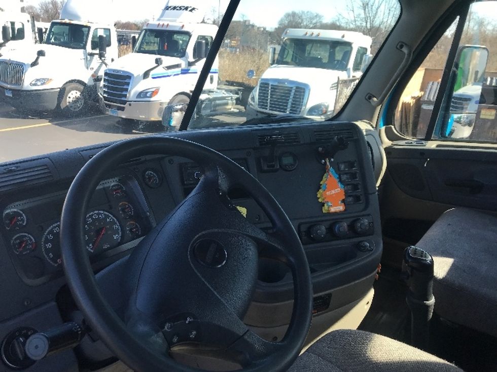 Day Cab Tractor-Heavy Duty Tractors-Freightliner-2017-Cascadia 12564ST-Westfield-MA-349,957\n\t\tmiles-$ 33,000 - Image 10