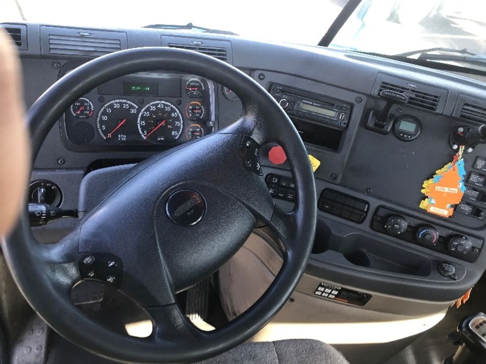 Day Cab Tractor-Heavy Duty Tractors-Freightliner-2017-Cascadia 12564ST-Westfield-MA-349,957\n\t\tmiles-$ 33,000 - Image 11