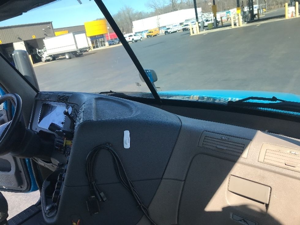 Day Cab Tractor-Heavy Duty Tractors-Freightliner-2017-Cascadia 12564ST-Westfield-MA-349,957\n\t\tmiles-$ 33,000 - Image 13