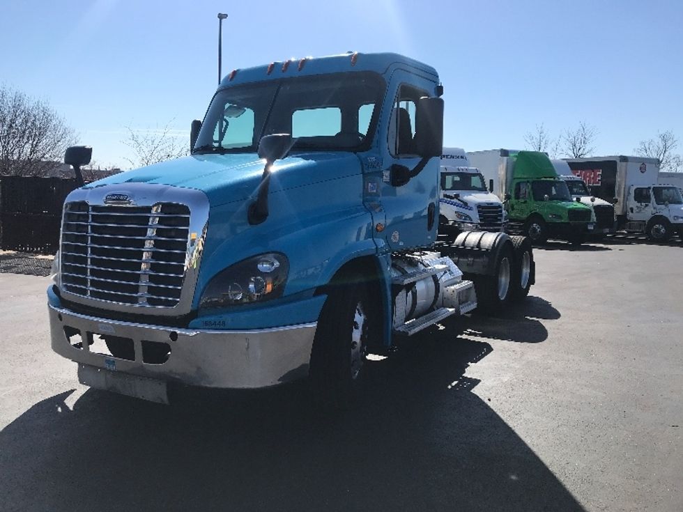 Day Cab Tractor-Heavy Duty Tractors-Freightliner-2017-Cascadia 12564ST-Westfield-MA-349,957\n\t\tmiles-$ 33,000 - Image 3