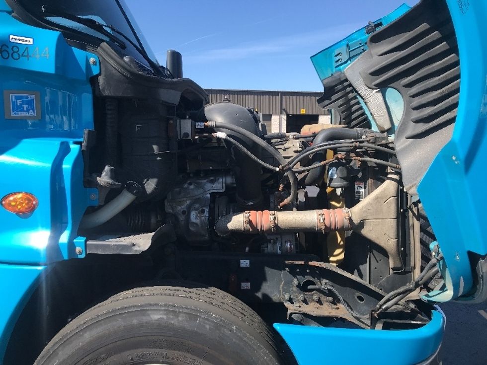 Day Cab Tractor-Heavy Duty Tractors-Freightliner-2017-Cascadia 12564ST-Westfield-MA-360,616\n\t\tmiles-$ 32,250 - Image 15