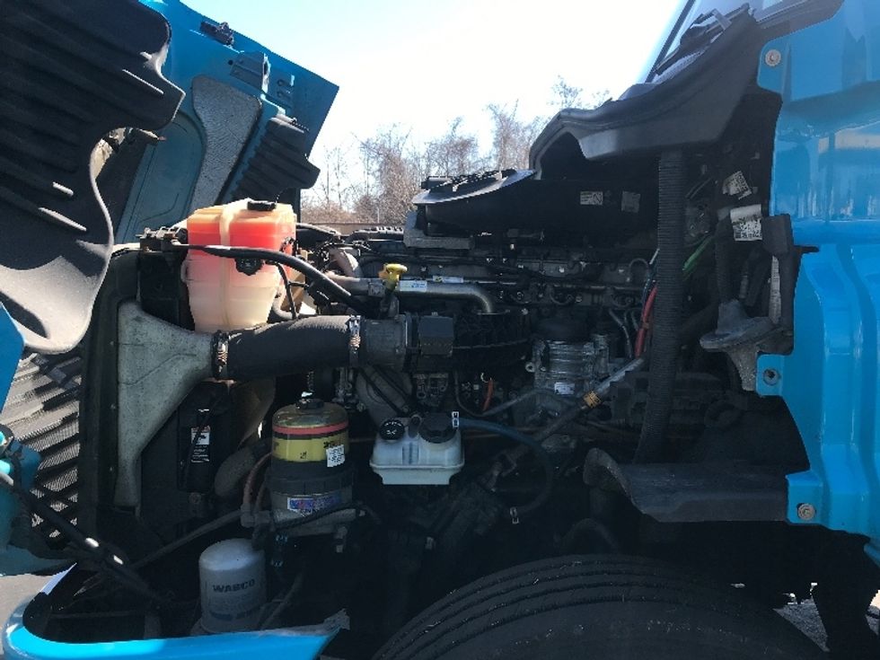 Day Cab Tractor-Heavy Duty Tractors-Freightliner-2017-Cascadia 12564ST-Westfield-MA-360,616\n\t\tmiles-$ 32,250 - Image 16