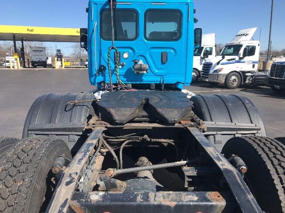 Day Cab Tractor-Heavy Duty Tractors-Freightliner-2017-Cascadia 12564ST-Westfield-MA-360,616\n\t\tmiles-$ 32,250 - Image 6