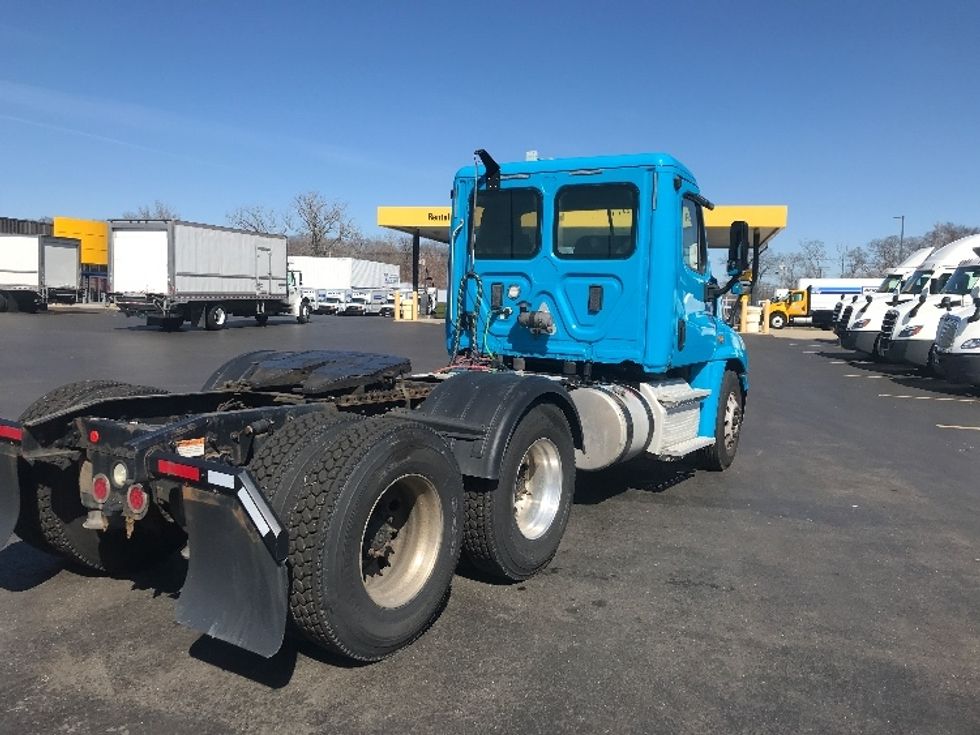 Day Cab Tractor-Heavy Duty Tractors-Freightliner-2017-Cascadia 12564ST-Westfield-MA-360,616\n\t\tmiles-$ 32,250 - Image 7