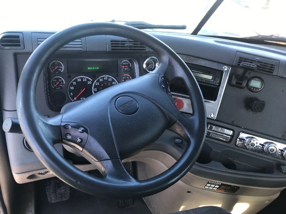 Day Cab Tractor-Heavy Duty Tractors-Freightliner-2017-Cascadia 12564ST-Westfield-MA-381,818\n\t\tmiles-$ 31,500 - Image 11