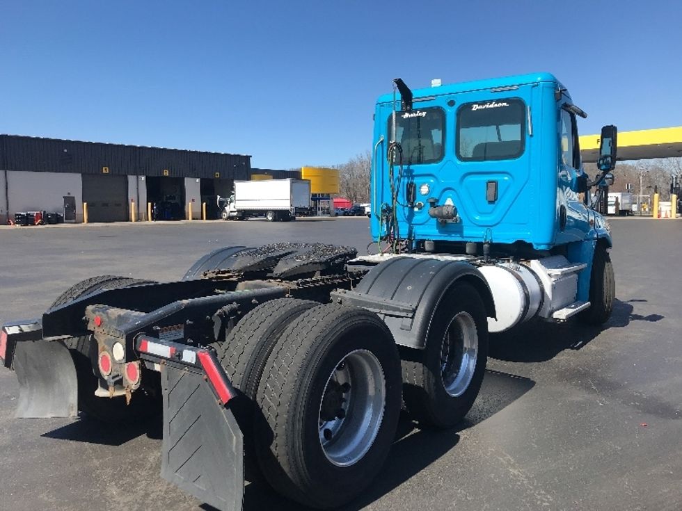 Day Cab Tractor-Heavy Duty Tractors-Freightliner-2017-Cascadia 12564ST-Westfield-MA-381,818\n\t\tmiles-$ 31,500 - Image 7