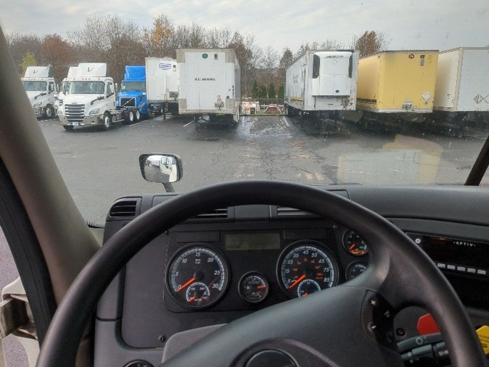 Day Cab Tractor-Heavy Duty Tractors-Freightliner-2017-Cascadia 12564ST-Westfield-MA-418,111\n\t\tmiles-$ 38,750 - Image 11