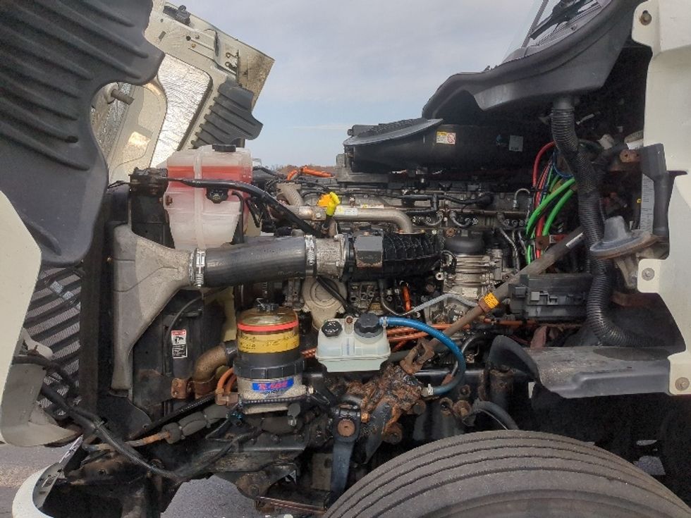 Day Cab Tractor-Heavy Duty Tractors-Freightliner-2017-Cascadia 12564ST-Westfield-MA-418,111\n\t\tmiles-$ 38,750 - Image 16