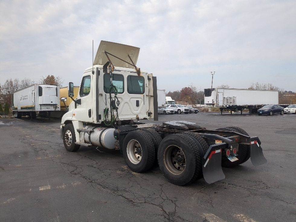 Day Cab Tractor-Heavy Duty Tractors-Freightliner-2017-Cascadia 12564ST-Westfield-MA-418,111\n\t\tmiles-$ 38,750 - Image 5