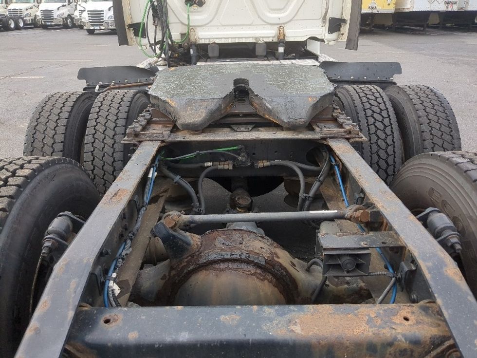 Day Cab Tractor-Heavy Duty Tractors-Freightliner-2017-Cascadia 12564ST-Westfield-MA-418,111\n\t\tmiles-$ 38,750 - Image 6