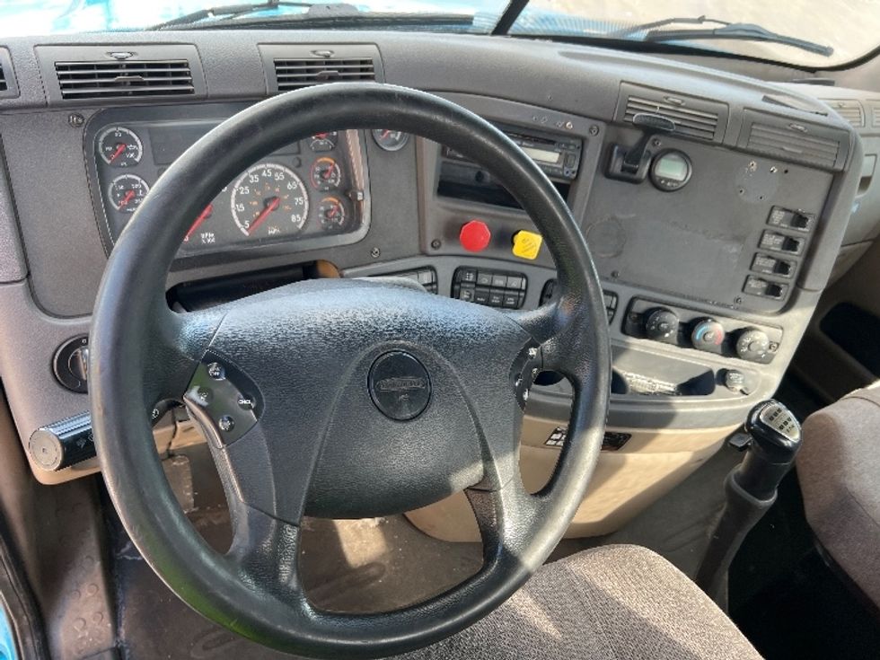 Day Cab Tractor-Heavy Duty Tractors-Freightliner-2017-Cascadia 12564ST-Westfield-MA-420,362\n\t\tmiles-$ 31,500 - Image 10