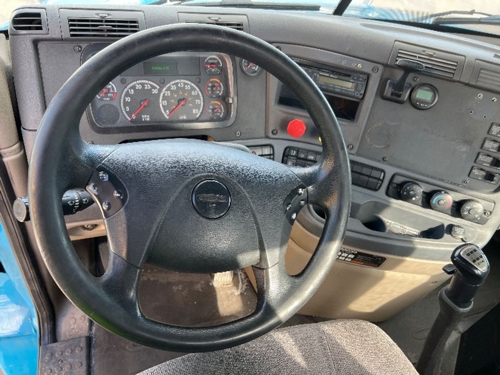 Day Cab Tractor-Heavy Duty Tractors-Freightliner-2017-Cascadia 12564ST-Westfield-MA-420,362\n\t\tmiles-$ 31,500 - Image 11