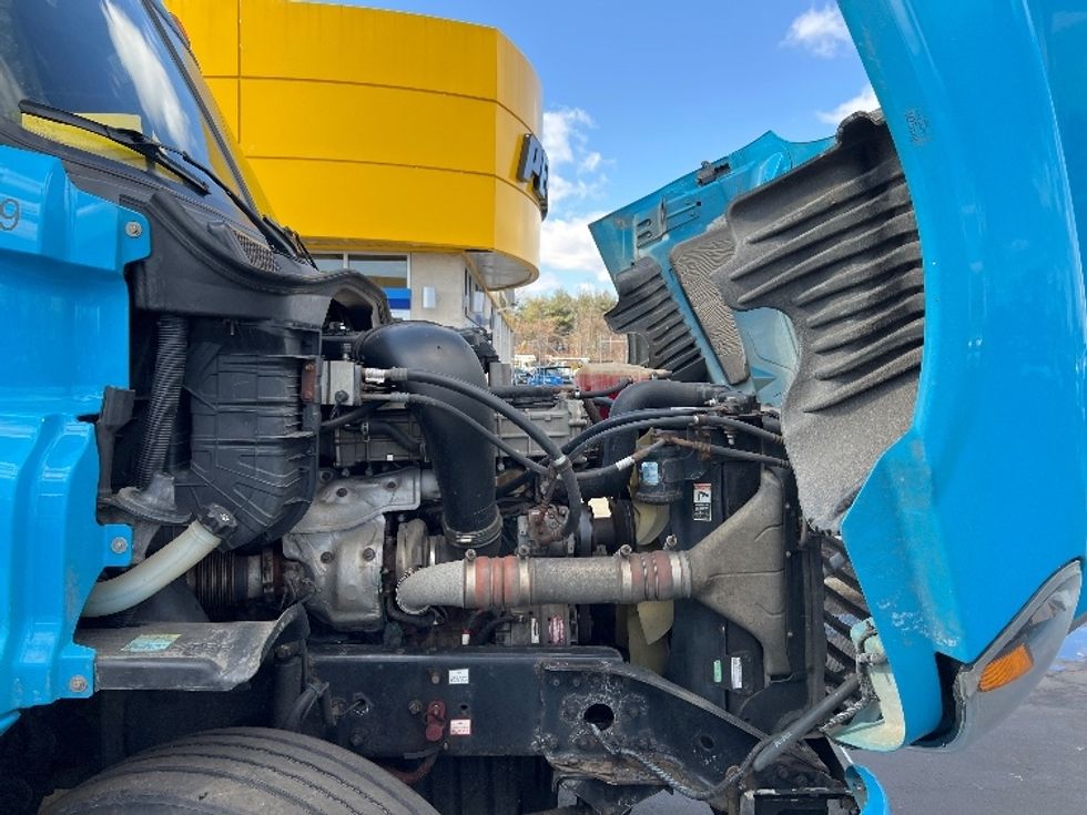 Day Cab Tractor-Heavy Duty Tractors-Freightliner-2017-Cascadia 12564ST-Westfield-MA-420,362\n\t\tmiles-$ 31,500 - Image 15