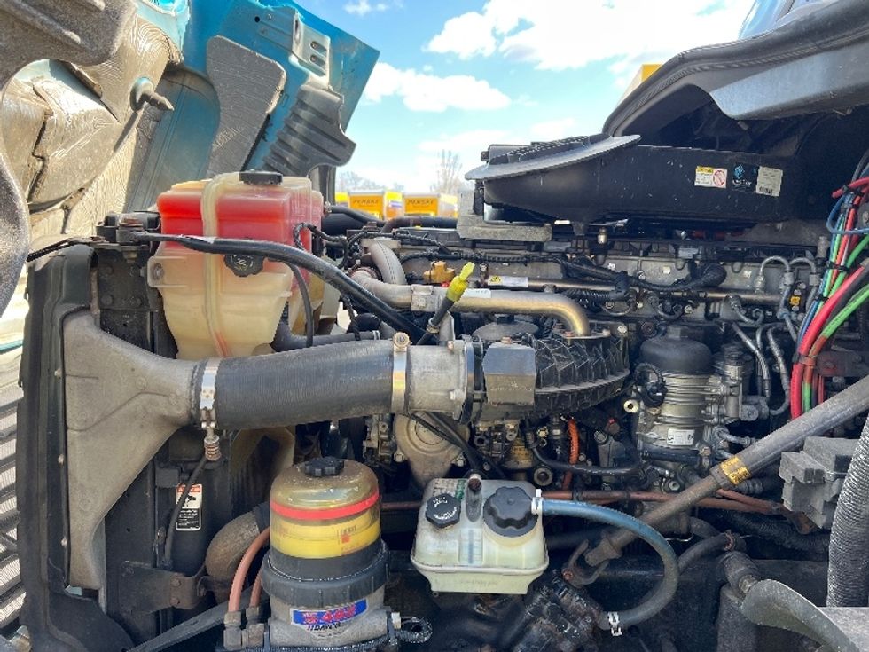 Day Cab Tractor-Heavy Duty Tractors-Freightliner-2017-Cascadia 12564ST-Westfield-MA-420,362\n\t\tmiles-$ 31,500 - Image 16