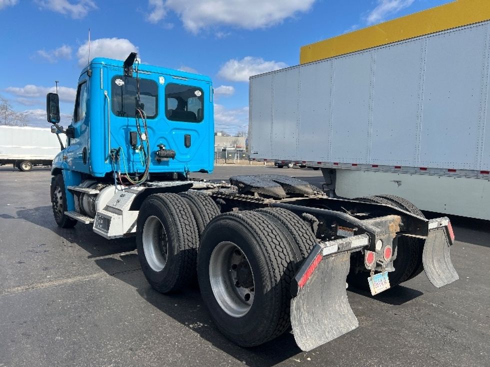 Day Cab Tractor-Heavy Duty Tractors-Freightliner-2017-Cascadia 12564ST-Westfield-MA-420,362\n\t\tmiles-$ 31,500 - Image 5
