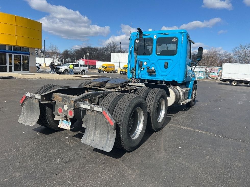 Day Cab Tractor-Heavy Duty Tractors-Freightliner-2017-Cascadia 12564ST-Westfield-MA-420,362\n\t\tmiles-$ 31,500 - Image 7
