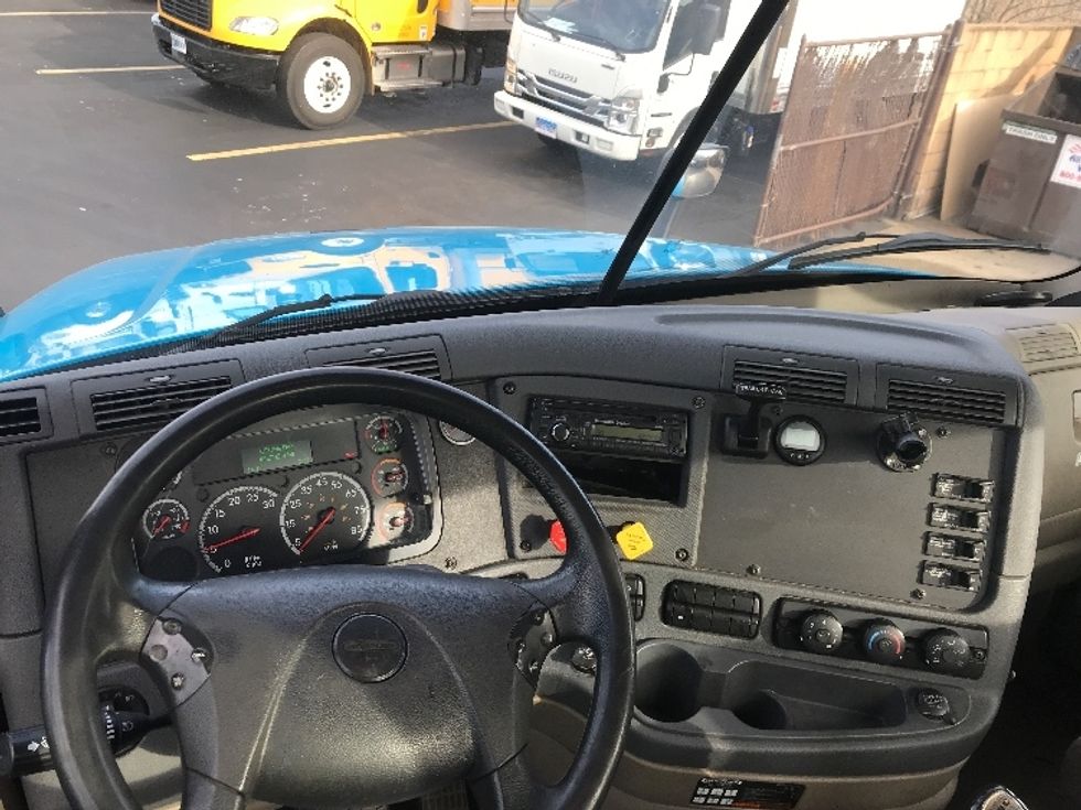 Day Cab Tractor-Heavy Duty Tractors-Freightliner-2017-Cascadia 12564ST-Westfield-MA-446,278\n\t\tmiles-$ 33,000 - Image 11