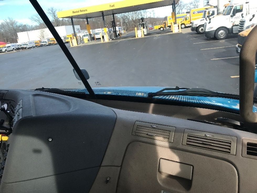 Day Cab Tractor-Heavy Duty Tractors-Freightliner-2017-Cascadia 12564ST-Westfield-MA-446,278\n\t\tmiles-$ 33,000 - Image 13