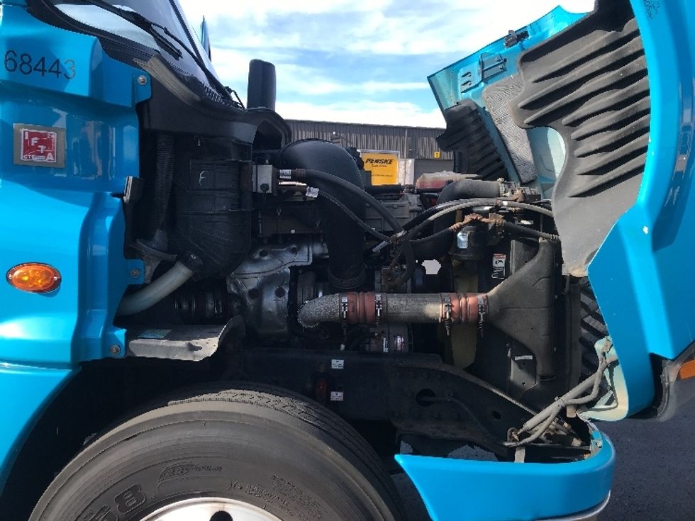 Day Cab Tractor-Heavy Duty Tractors-Freightliner-2017-Cascadia 12564ST-Westfield-MA-446,278\n\t\tmiles-$ 33,000 - Image 15