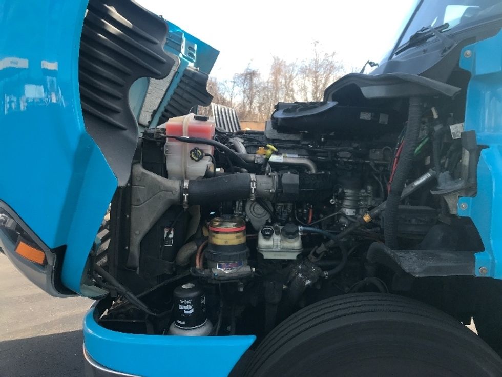 Day Cab Tractor-Heavy Duty Tractors-Freightliner-2017-Cascadia 12564ST-Westfield-MA-446,278\n\t\tmiles-$ 33,000 - Image 16