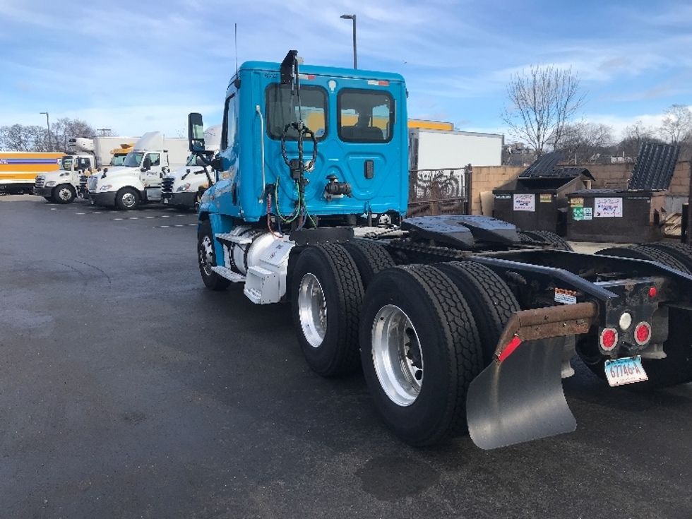 Day Cab Tractor-Heavy Duty Tractors-Freightliner-2017-Cascadia 12564ST-Westfield-MA-446,278\n\t\tmiles-$ 33,000 - Image 5