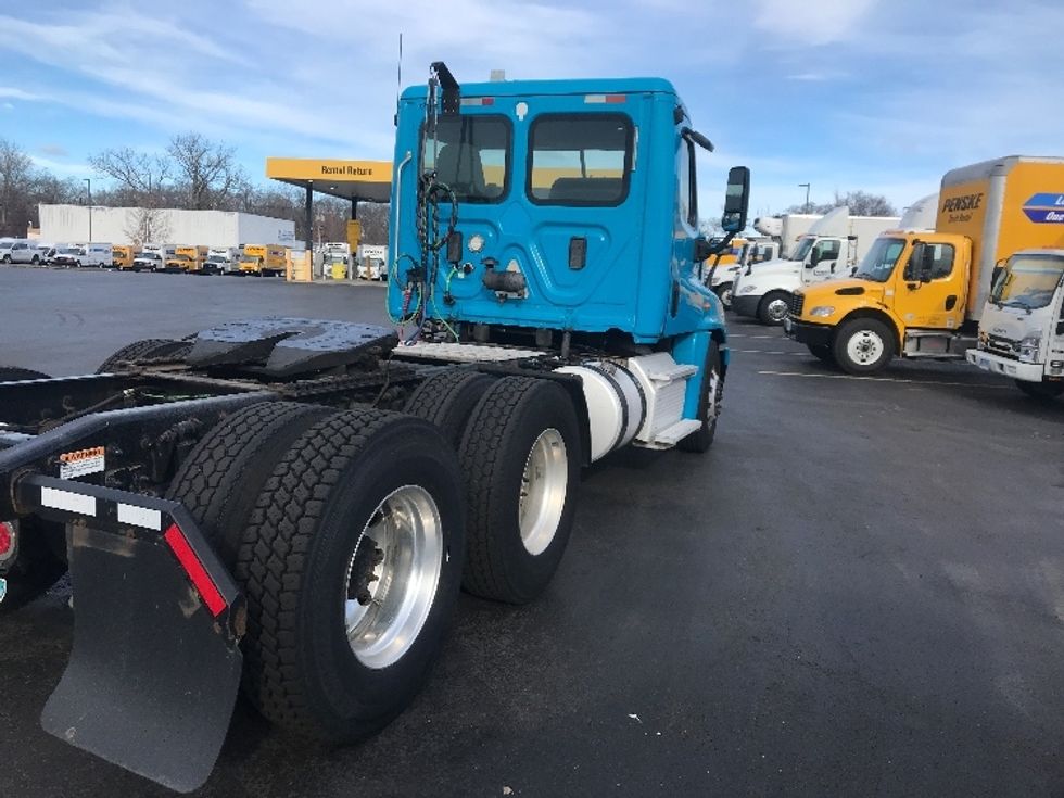 Day Cab Tractor-Heavy Duty Tractors-Freightliner-2017-Cascadia 12564ST-Westfield-MA-446,278\n\t\tmiles-$ 33,000 - Image 7