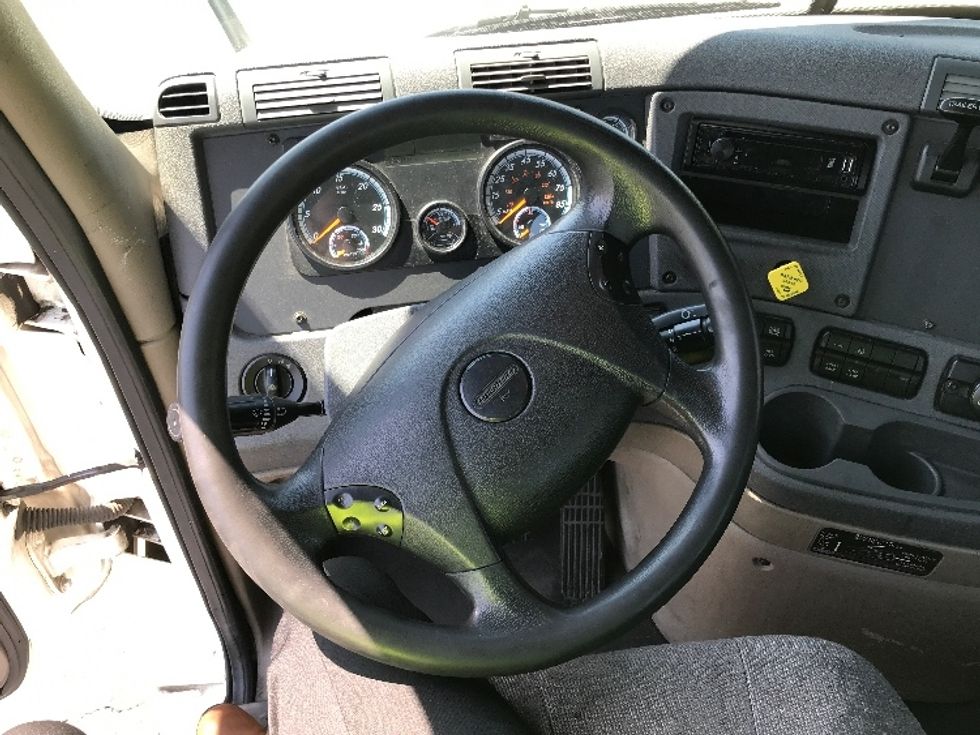 Day Cab Tractor-Heavy Duty Tractors-Freightliner-2017-Cascadia 12564ST-White Deer-PA-441,813\n\t\tmiles-$ 29,500 - Image 11