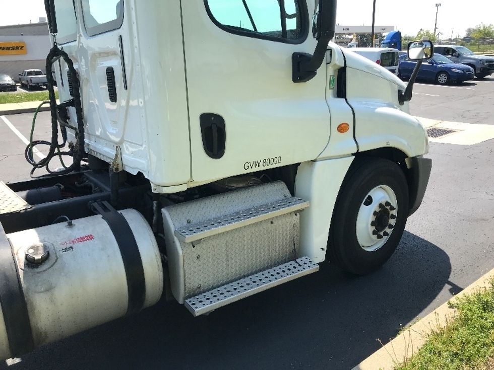 Day Cab Tractor-Heavy Duty Tractors-Freightliner-2017-Cascadia 12564ST-White Deer-PA-441,813\n\t\tmiles-$ 29,500 - Image 19