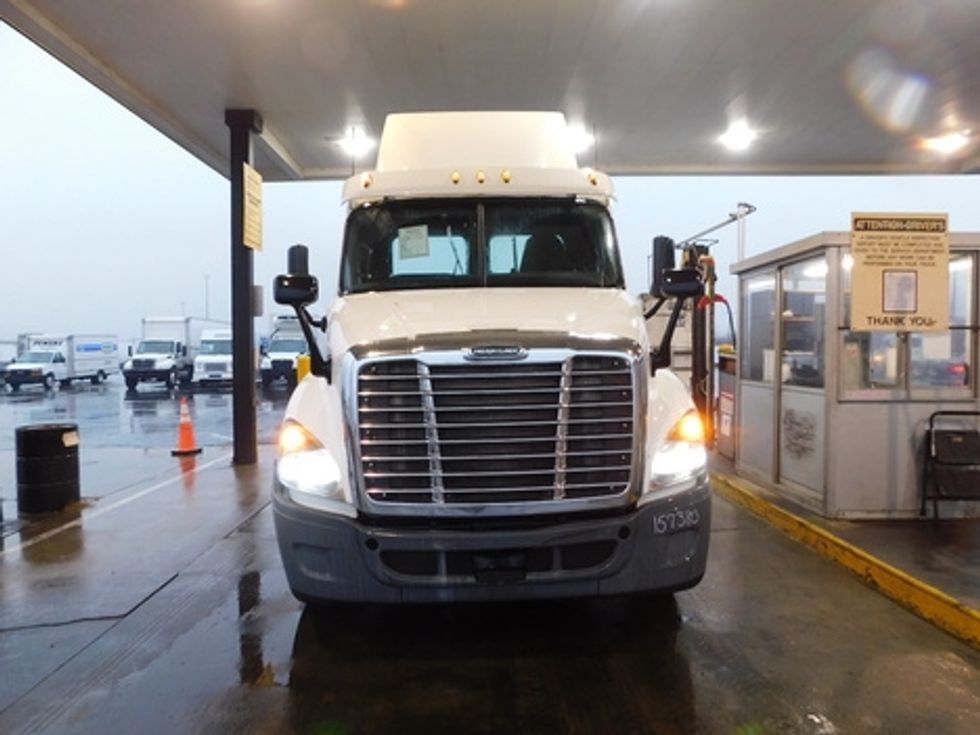 Day Cab Tractor-Heavy Duty Tractors-Freightliner-2017-Cascadia 12564ST-White Deer-PA-441,813\n\t\tmiles-$ 29,500 - Image 2