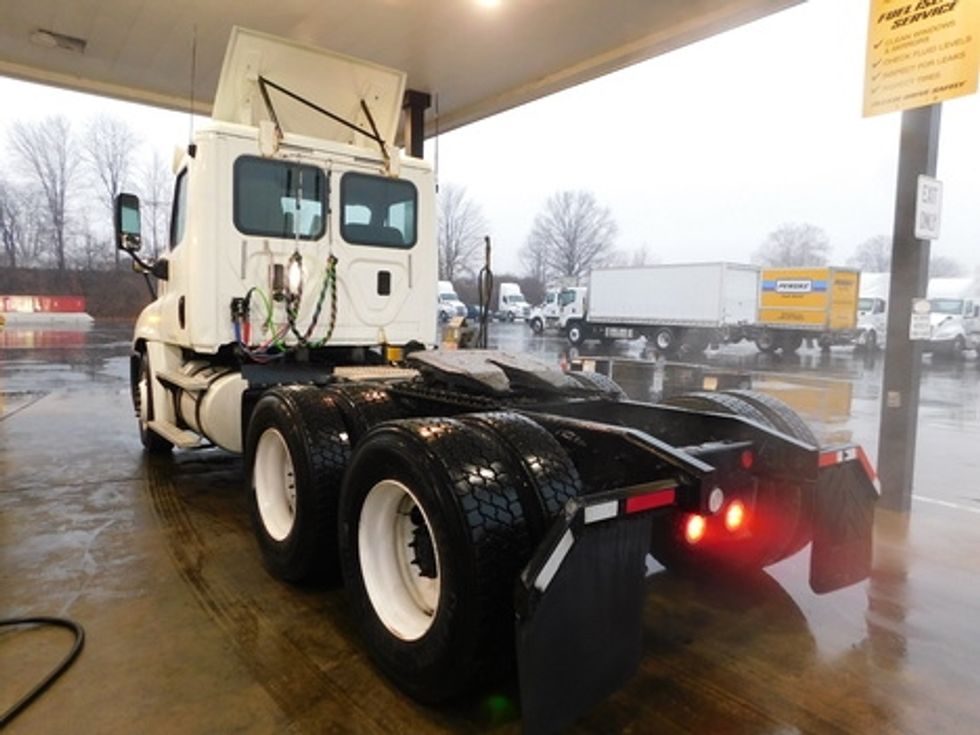 Day Cab Tractor-Heavy Duty Tractors-Freightliner-2017-Cascadia 12564ST-White Deer-PA-441,813\n\t\tmiles-$ 29,500 - Image 4