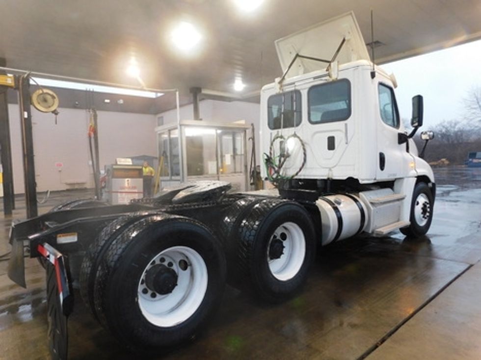 Day Cab Tractor-Heavy Duty Tractors-Freightliner-2017-Cascadia 12564ST-White Deer-PA-441,813\n\t\tmiles-$ 29,500 - Image 7