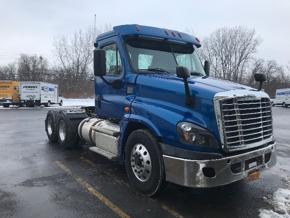 Day Cab Tractor-Heavy Duty Tractors-Freightliner-2017-Cascadia 12564ST-Whitesboro-NY-399,924\n\t\tmiles-$ 35,500 - Image 1