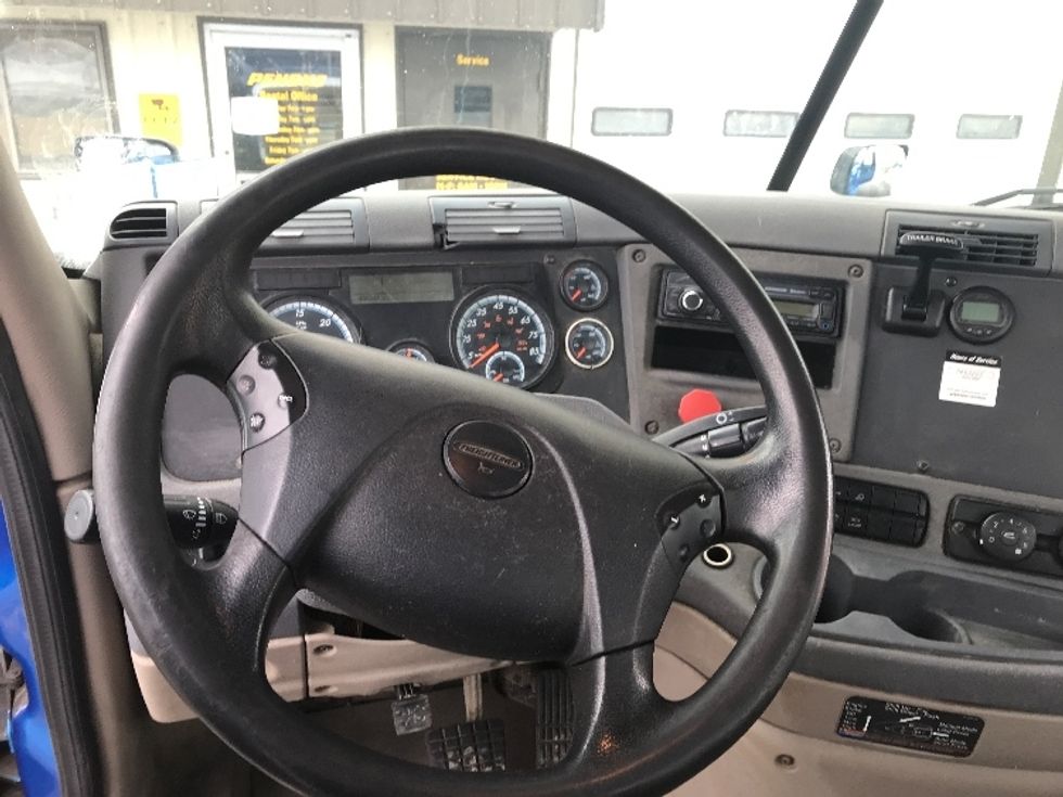 Day Cab Tractor-Heavy Duty Tractors-Freightliner-2017-Cascadia 12564ST-Whitesboro-NY-399,924\n\t\tmiles-$ 35,500 - Image 11