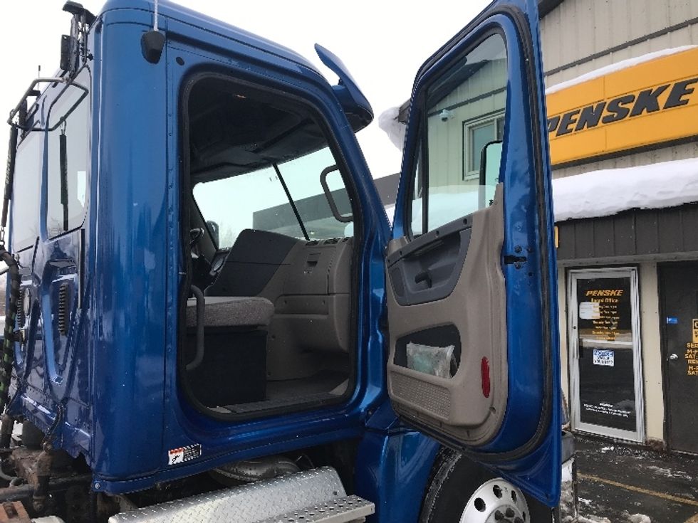 Day Cab Tractor-Heavy Duty Tractors-Freightliner-2017-Cascadia 12564ST-Whitesboro-NY-399,924\n\t\tmiles-$ 35,500 - Image 12