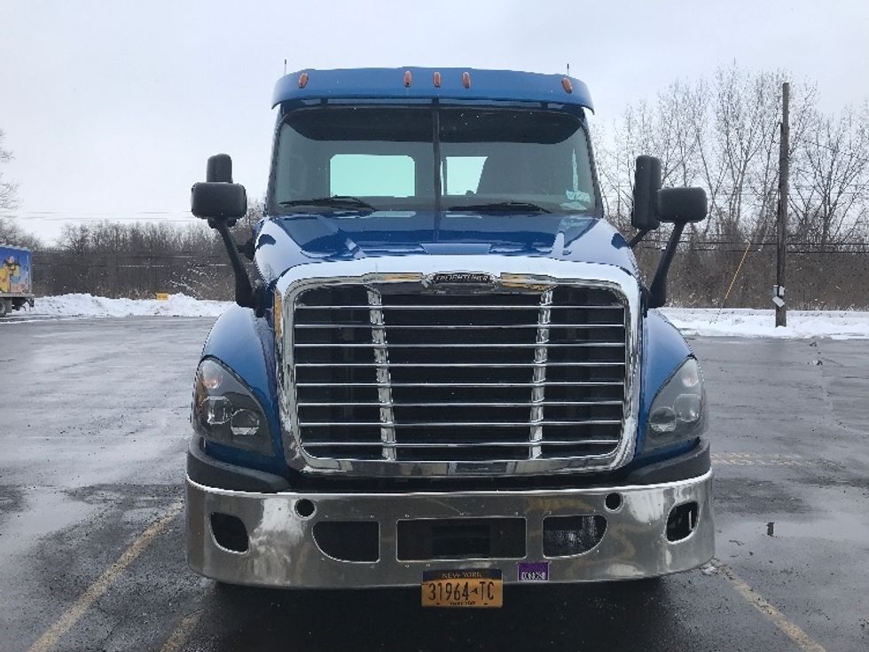 Day Cab Tractor-Heavy Duty Tractors-Freightliner-2017-Cascadia 12564ST-Whitesboro-NY-399,924\n\t\tmiles-$ 35,500 - Image 2