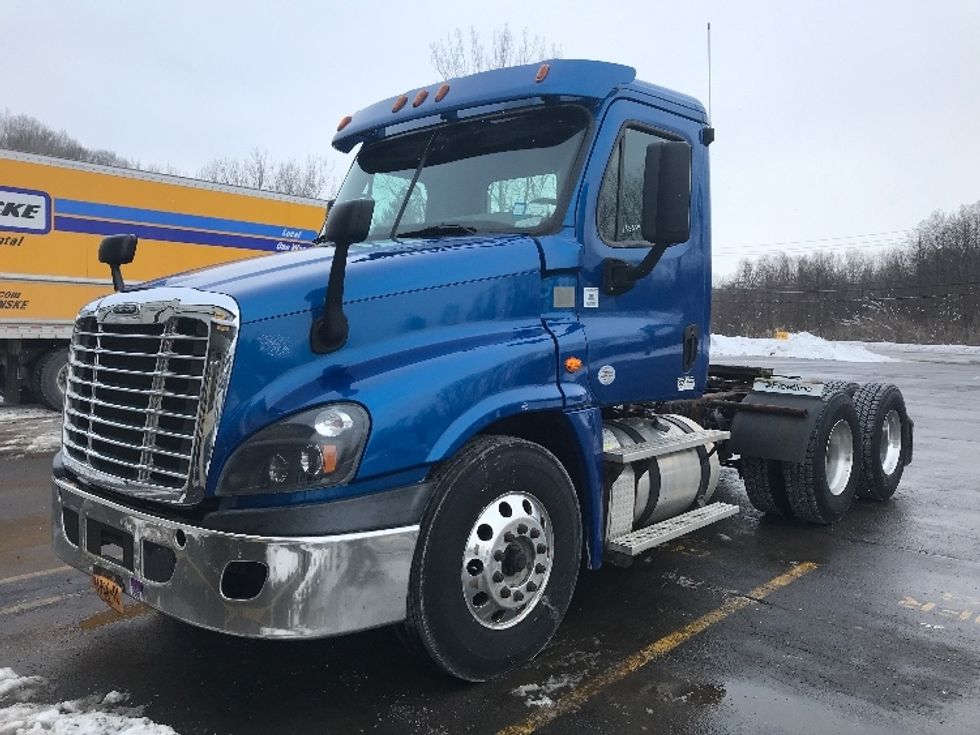 Day Cab Tractor-Heavy Duty Tractors-Freightliner-2017-Cascadia 12564ST-Whitesboro-NY-399,924\n\t\tmiles-$ 35,500 - Image 3