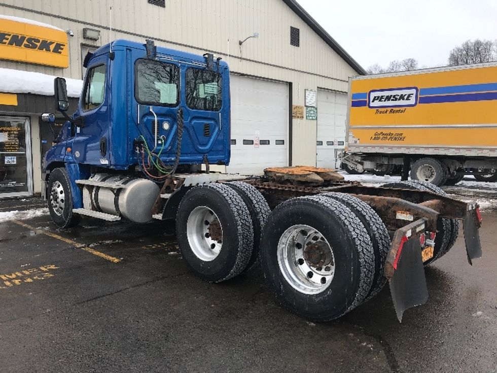 Day Cab Tractor-Heavy Duty Tractors-Freightliner-2017-Cascadia 12564ST-Whitesboro-NY-399,924\n\t\tmiles-$ 35,500 - Image 5
