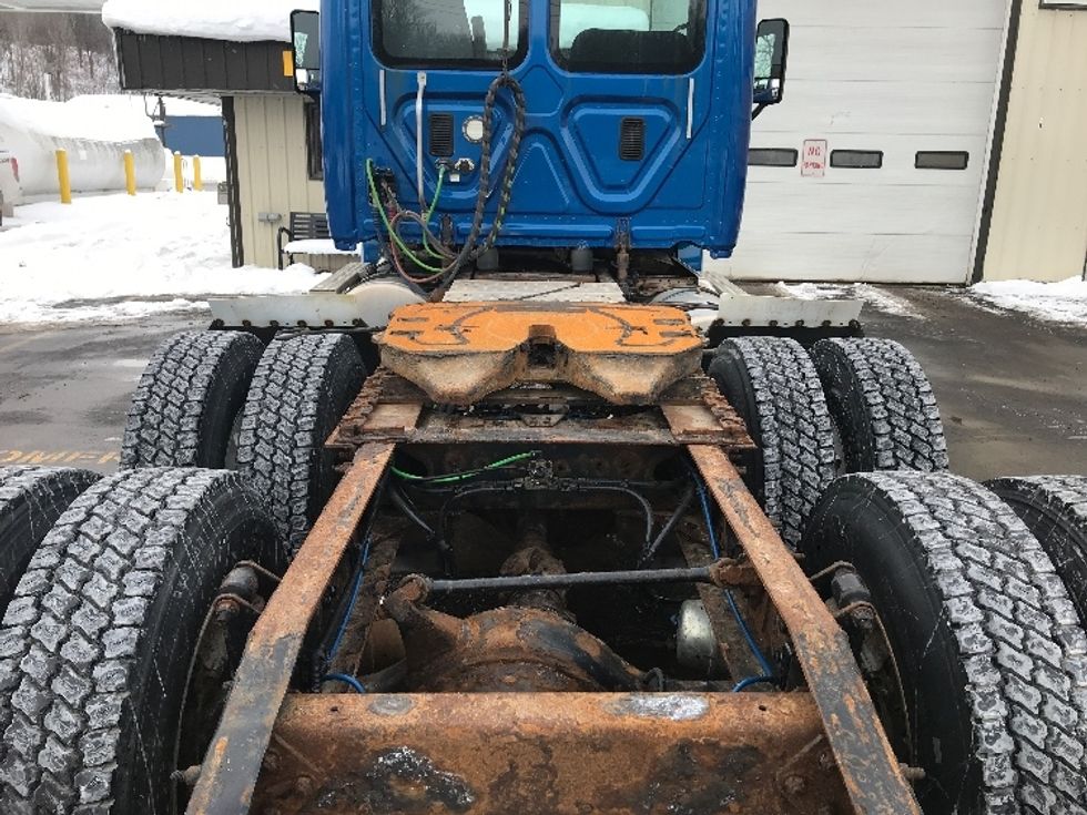 Day Cab Tractor-Heavy Duty Tractors-Freightliner-2017-Cascadia 12564ST-Whitesboro-NY-399,924\n\t\tmiles-$ 35,500 - Image 6