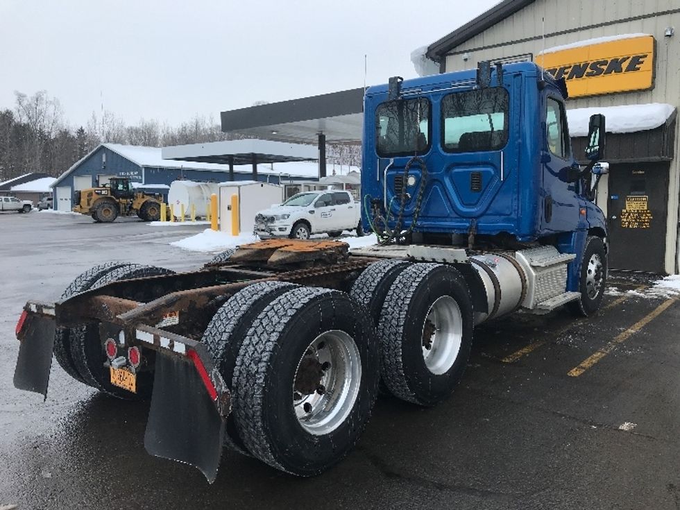 Day Cab Tractor-Heavy Duty Tractors-Freightliner-2017-Cascadia 12564ST-Whitesboro-NY-399,924\n\t\tmiles-$ 35,500 - Image 7