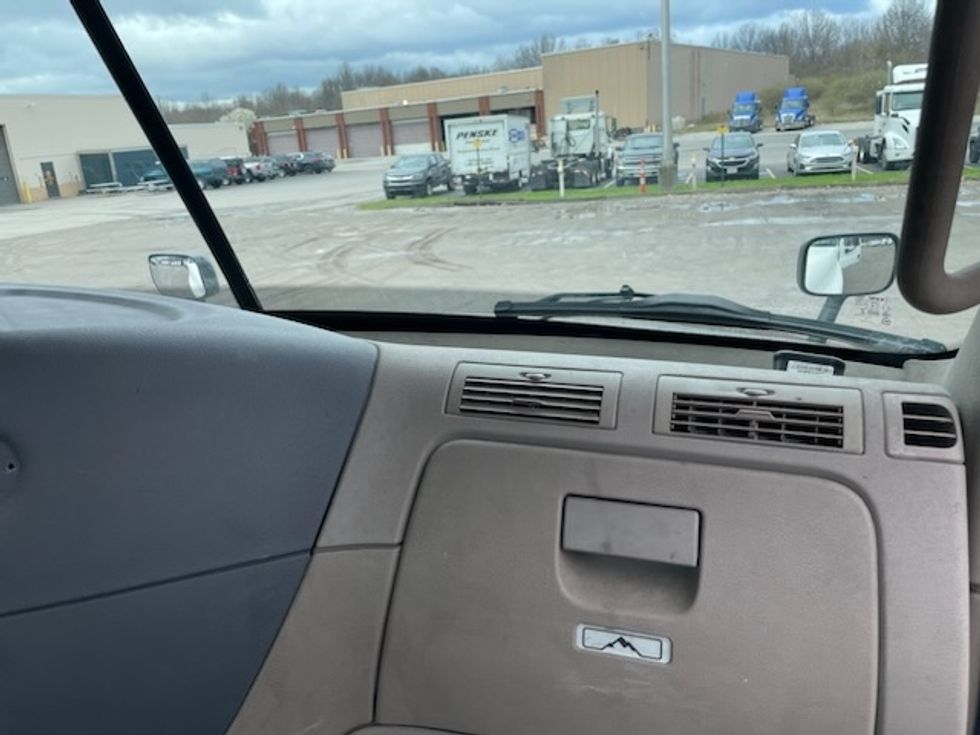 Day Cab Tractor-Heavy Duty Tractors-Freightliner-2017-Cascadia 12564ST-Youngstown-OH-372,939\n\t\tmiles-$ 39,000 - Image 13