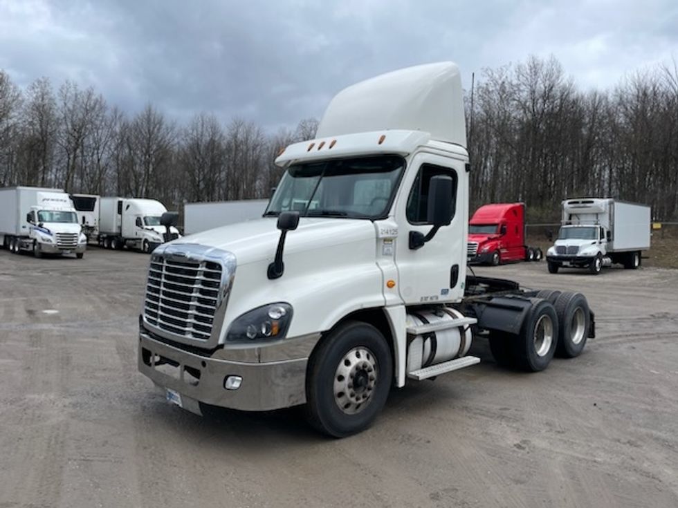 Day Cab Tractor-Heavy Duty Tractors-Freightliner-2017-Cascadia 12564ST-Youngstown-OH-372,939\n\t\tmiles-$ 39,000 - Image 3