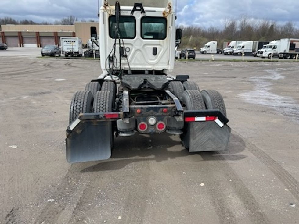 Day Cab Tractor-Heavy Duty Tractors-Freightliner-2017-Cascadia 12564ST-Youngstown-OH-372,939\n\t\tmiles-$ 39,000 - Image 6