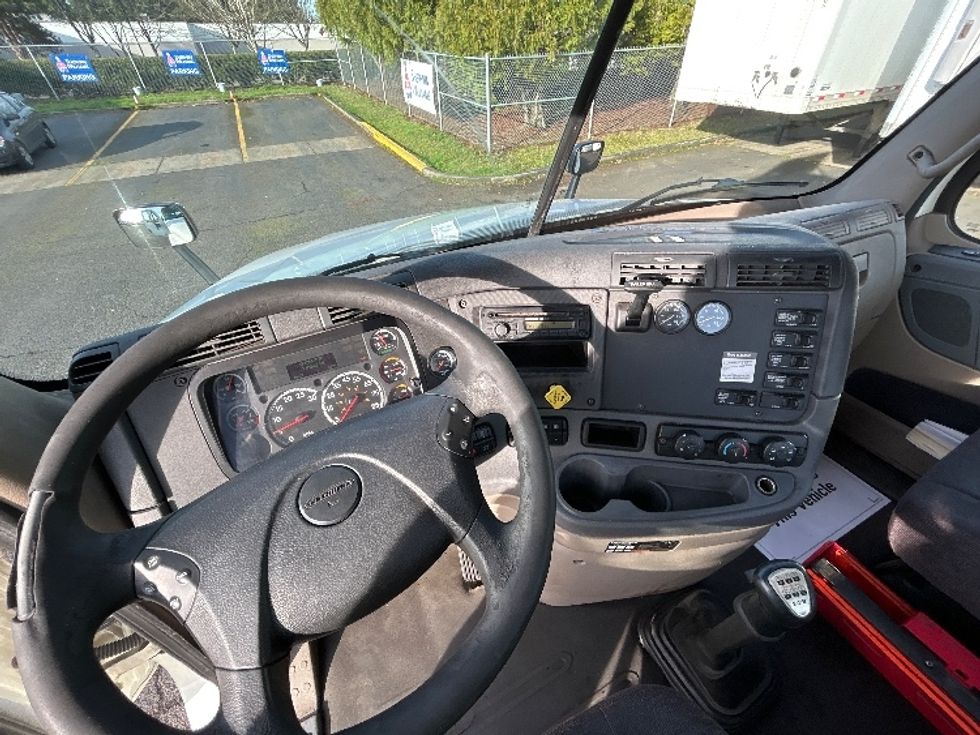 Day Cab Tractor-Heavy Duty Tractors-Freightliner-2017-Cascadia 12584ST-Clackamas-OR-773,009\n\t\tmiles-$ 26,750 - Image 11