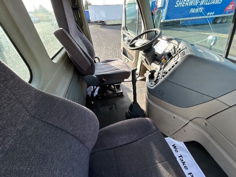 Day Cab Tractor-Heavy Duty Tractors-Freightliner-2017-Cascadia 12584ST-Clackamas-OR-773,009\n\t\tmiles-$ 26,750 - Image 14