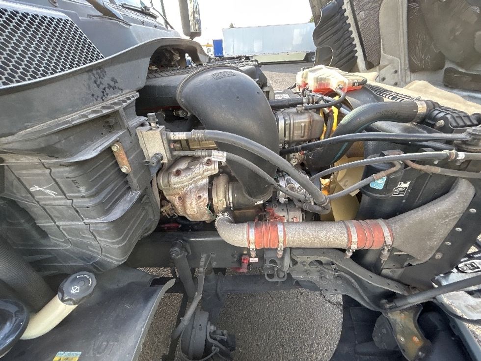 Day Cab Tractor-Heavy Duty Tractors-Freightliner-2017-Cascadia 12584ST-Clackamas-OR-773,009\n\t\tmiles-$ 26,750 - Image 15