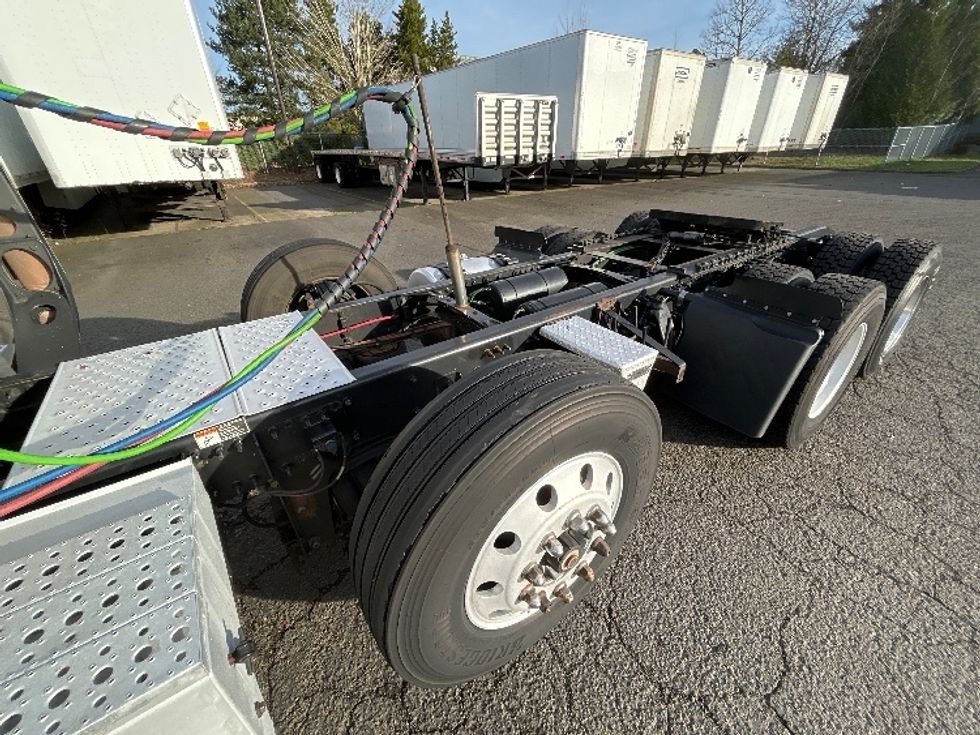 Day Cab Tractor-Heavy Duty Tractors-Freightliner-2017-Cascadia 12584ST-Clackamas-OR-773,009\n\t\tmiles-$ 26,750 - Image 18